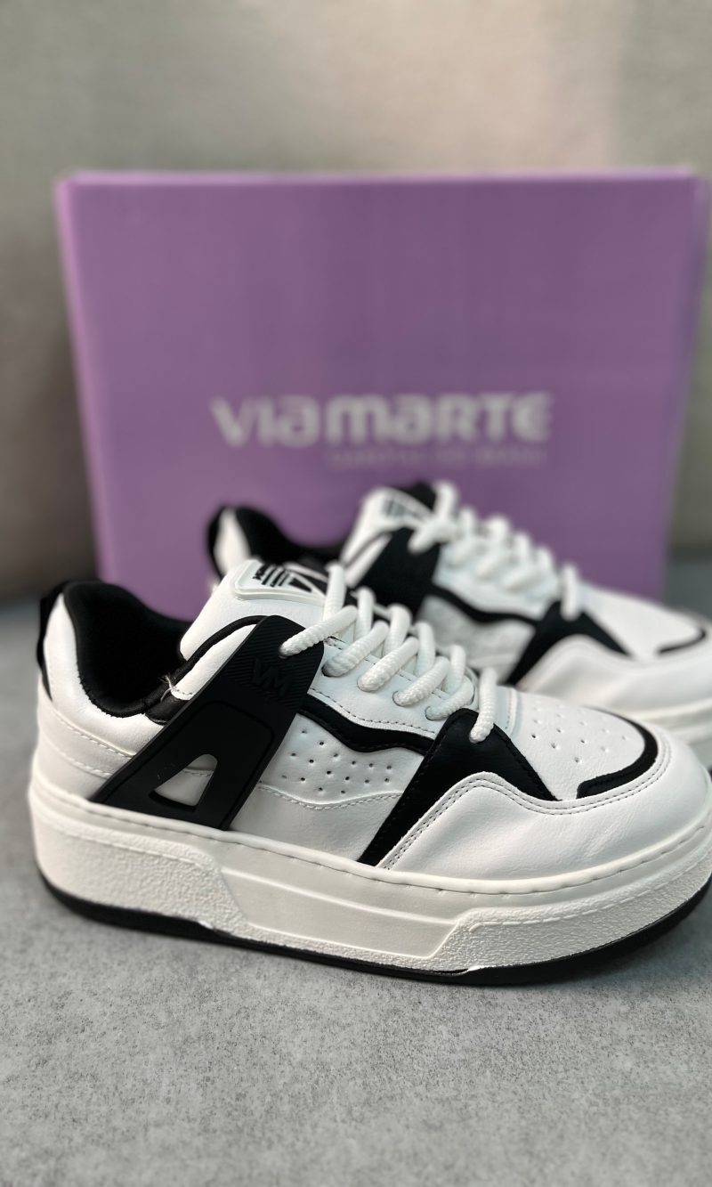 tênis via marte branco com detalhes caramelo tênis via marte branco com detalhes caramelo