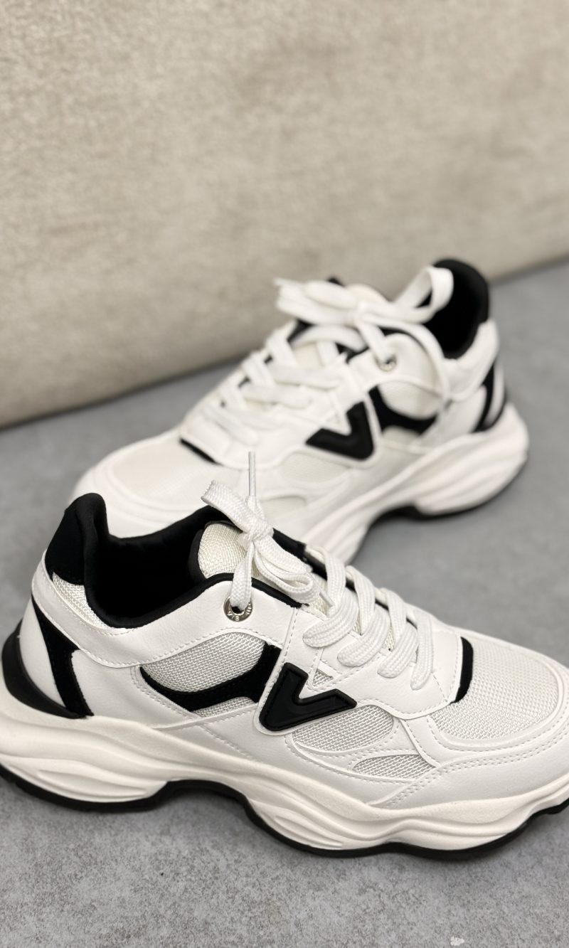tênis chunky via marte branco com detalhes pretos tênis chunky via marte branco com detalhes pretos