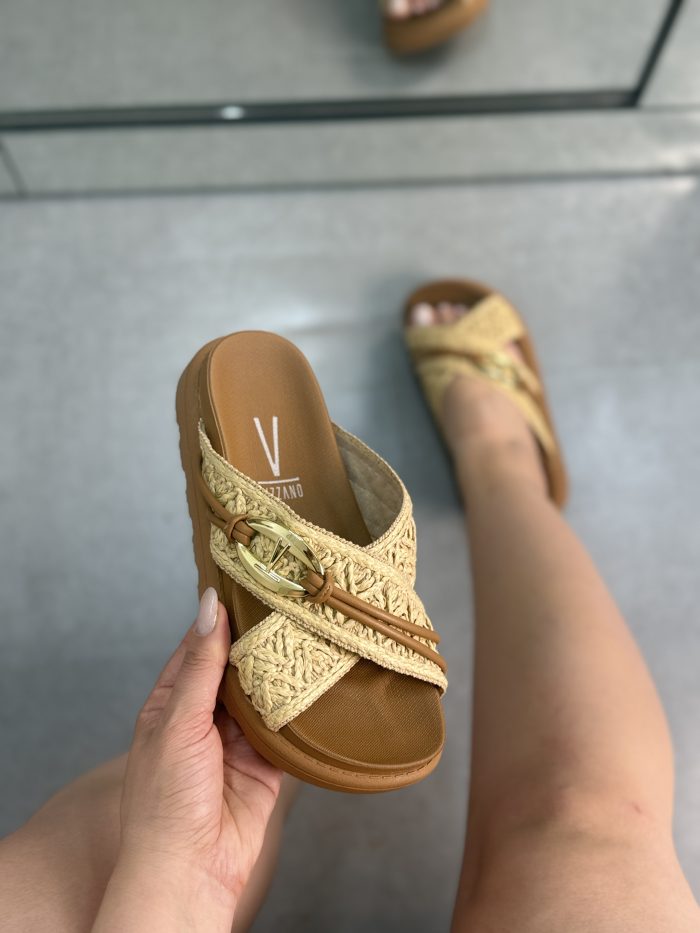 tênis via marte chunky off white com detalhes caramelo e preto tênis via marte chunky off white com detalhes caramelo e preto