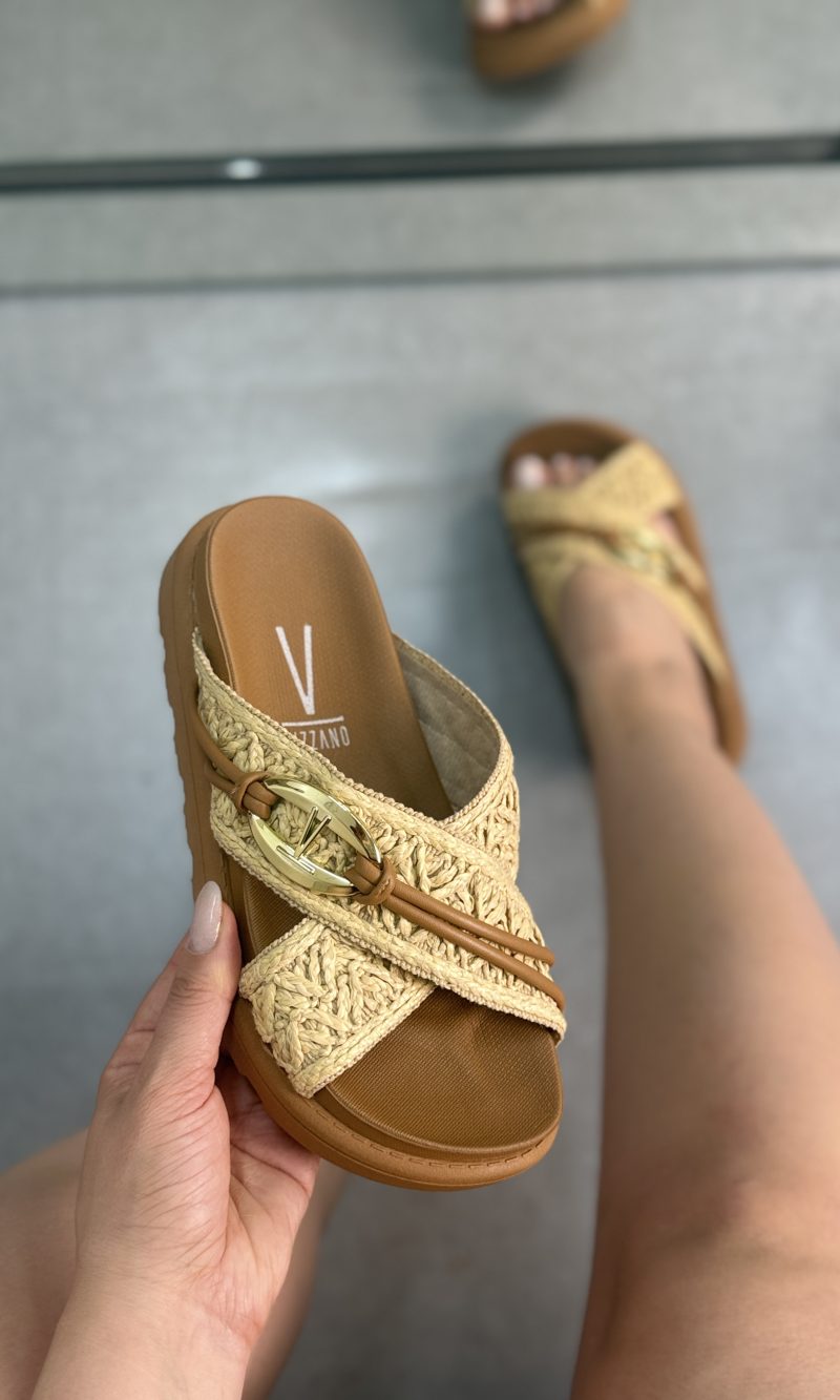 tênis via marte chunky off white com detalhes caramelo e preto tênis via marte chunky off white com detalhes caramelo e preto