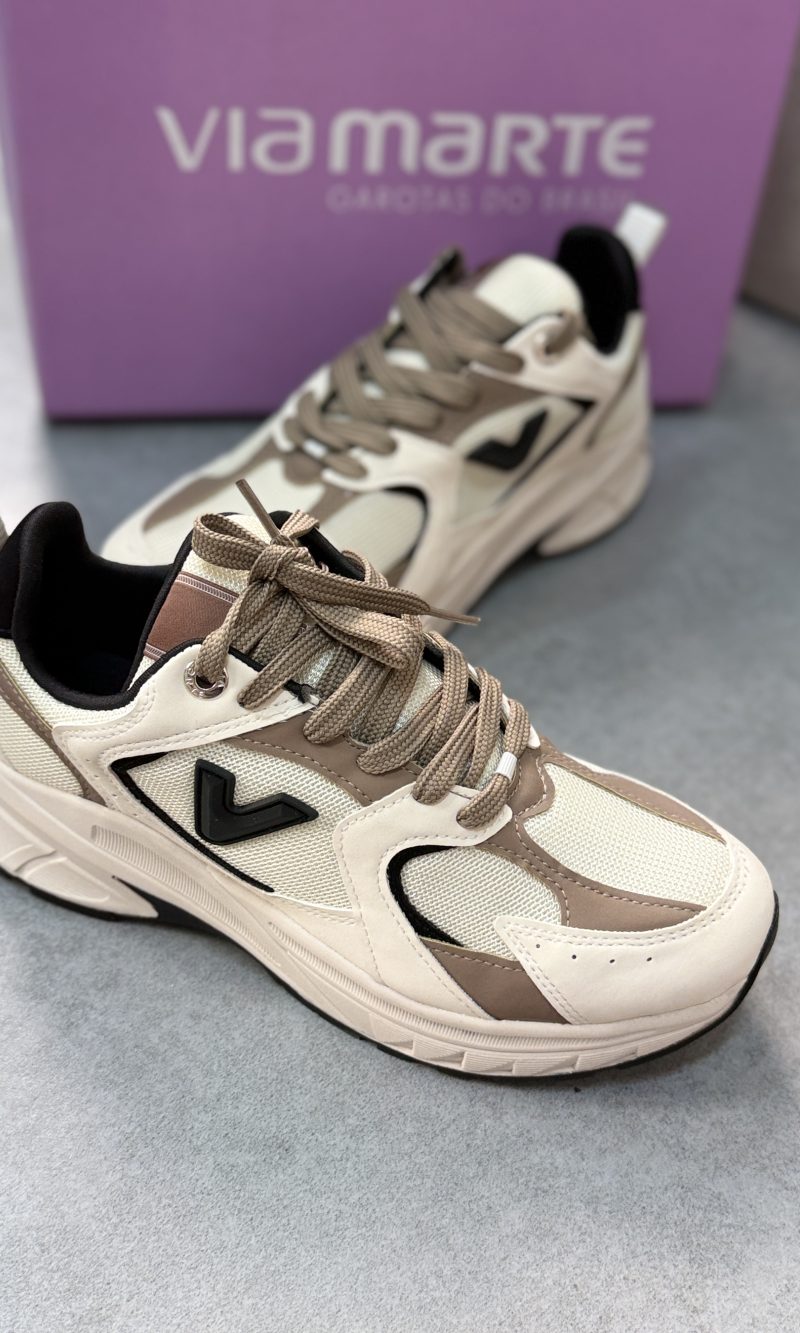 tênis via marte chunky off white com detalhes caramelo e preto tênis via marte chunky off white com detalhes caramelo e preto