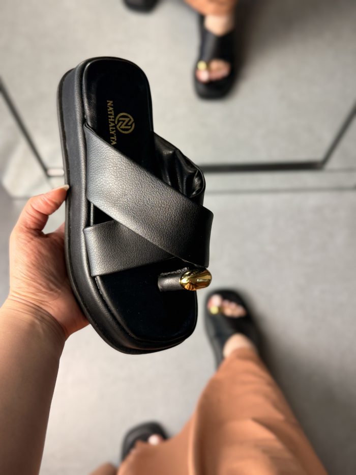 sandália nathalyta caramelo com detalhe dourado sandália nathalyta caramelo com detalhe dourado