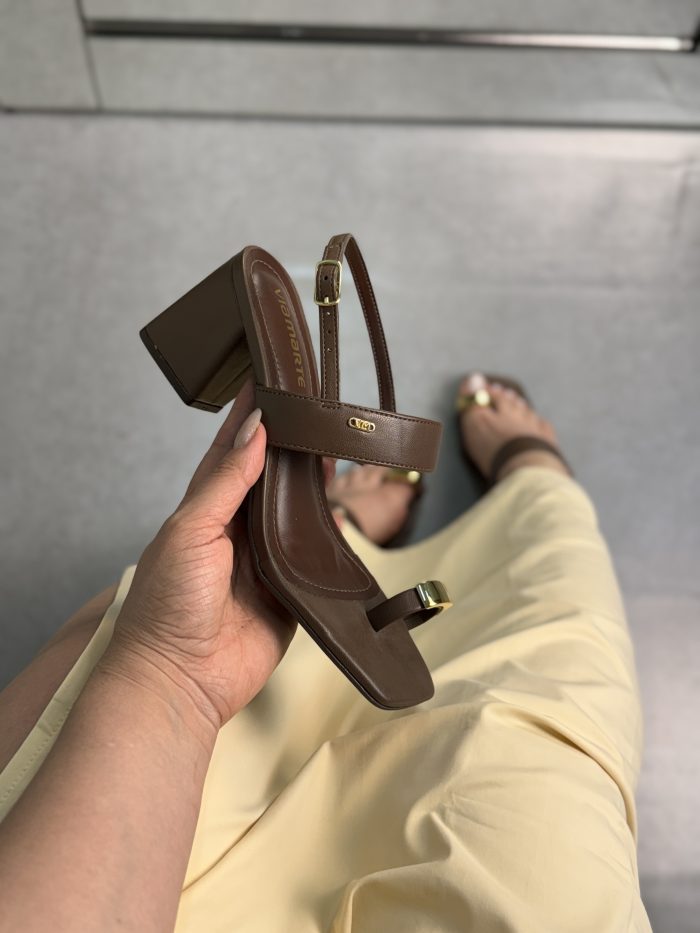 sandália via marte marrom com salto bloco sandália via marte marrom com salto bloco