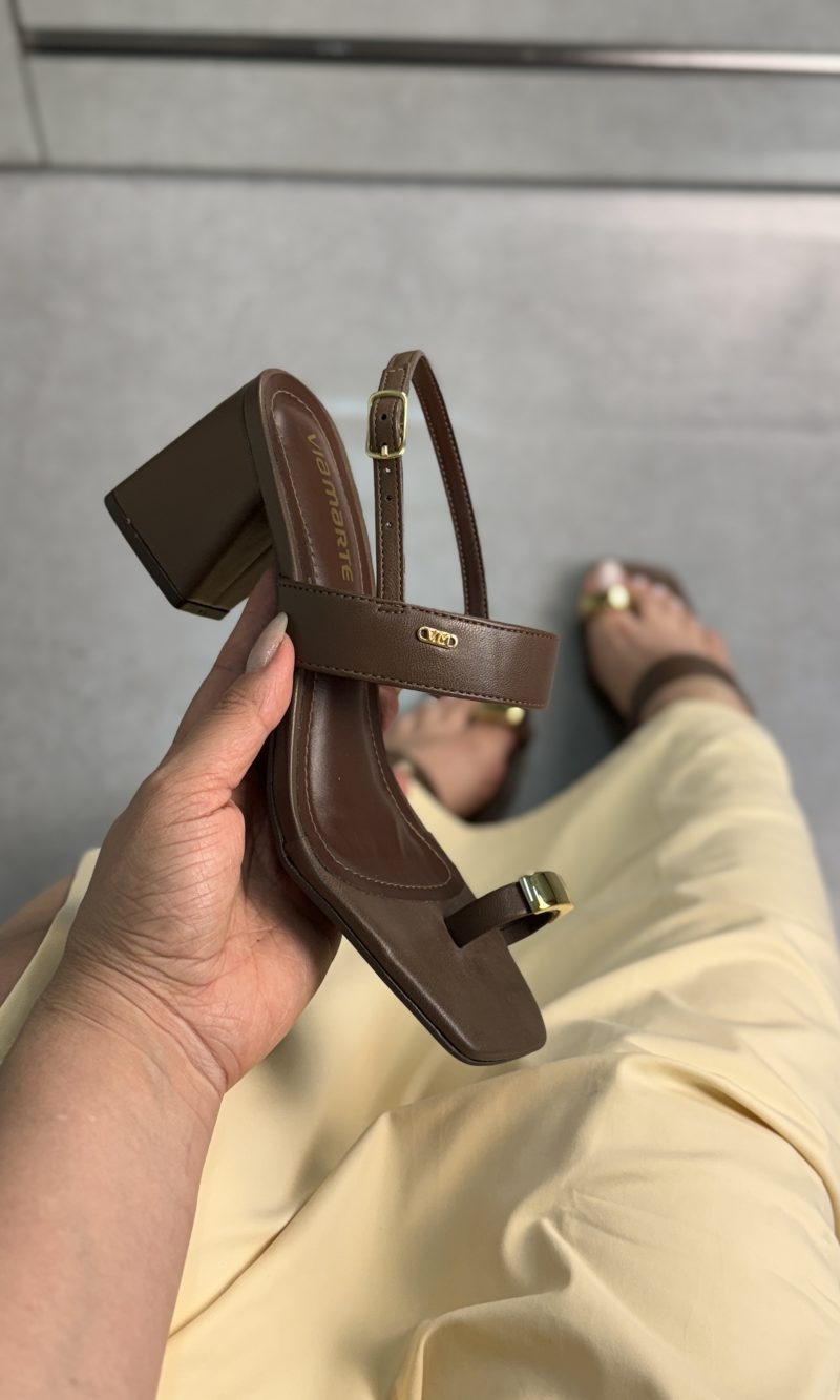 sandália via marte marrom com salto bloco sandália via marte marrom com salto bloco