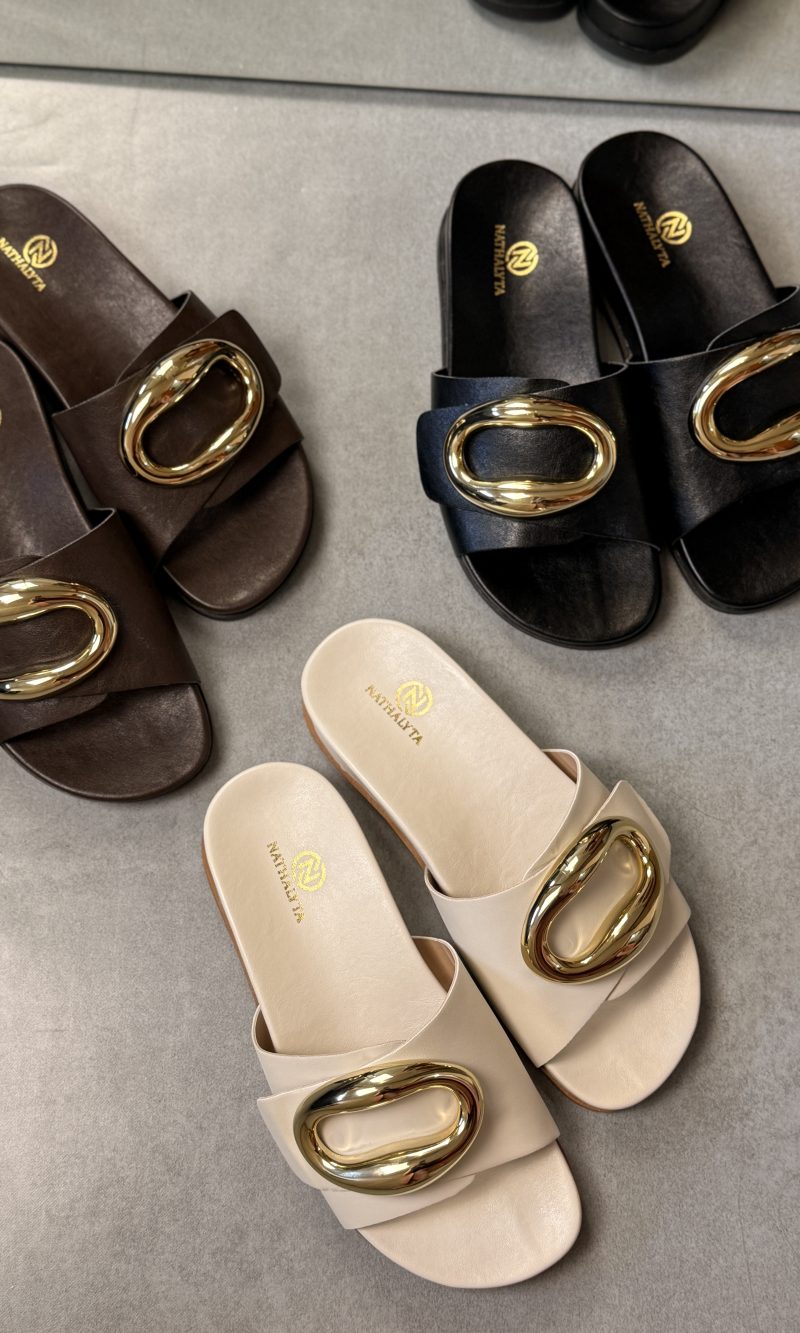 sandália nathalyta caramelo com detalhe dourado sandália nathalyta caramelo com detalhe dourado