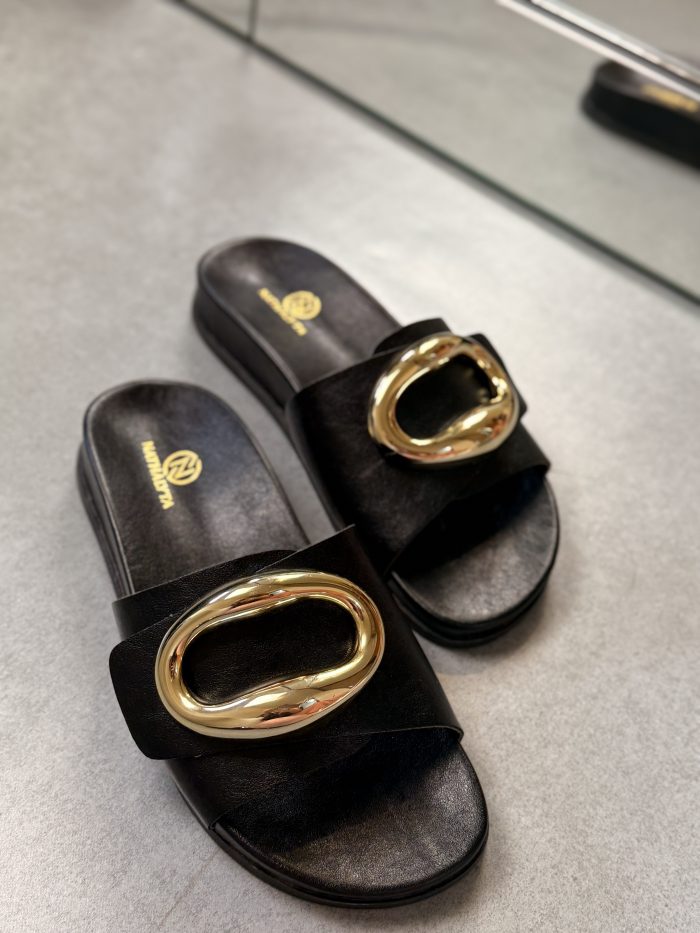 sandália nathalyta caramelo com detalhe dourado sandália nathalyta caramelo com detalhe dourado