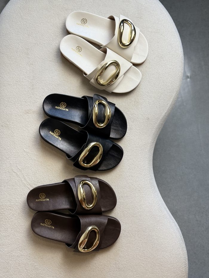 sandália nathalyta caramelo com detalhe dourado sandália nathalyta caramelo com detalhe dourado