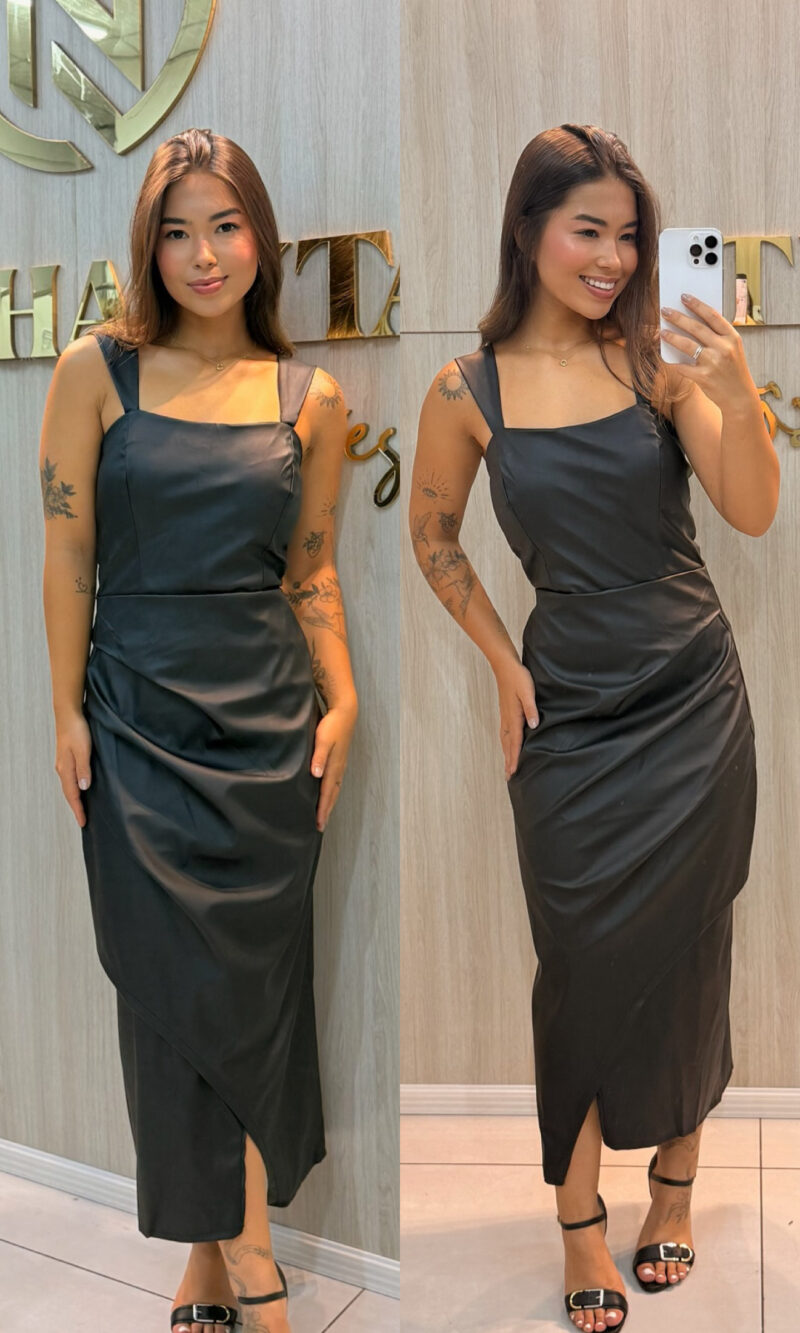 vestido midi preto em courino com fenda