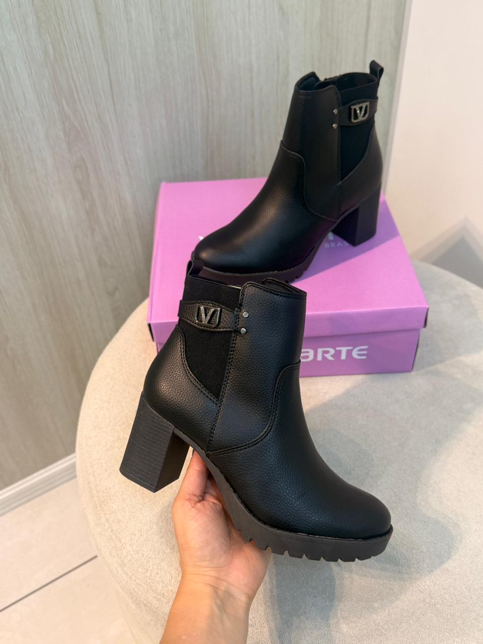 bota via marte feminina cano curto preta com salto bloco bota via marte feminina cano curto preta com salto bloco