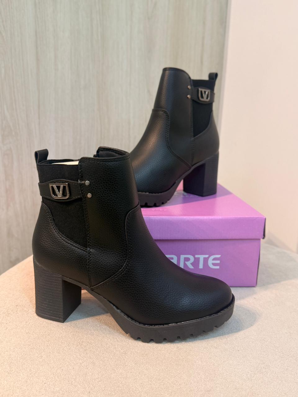 bota via marte feminina cano curto preta com salto bloco bota via marte feminina cano curto preta com salto bloco