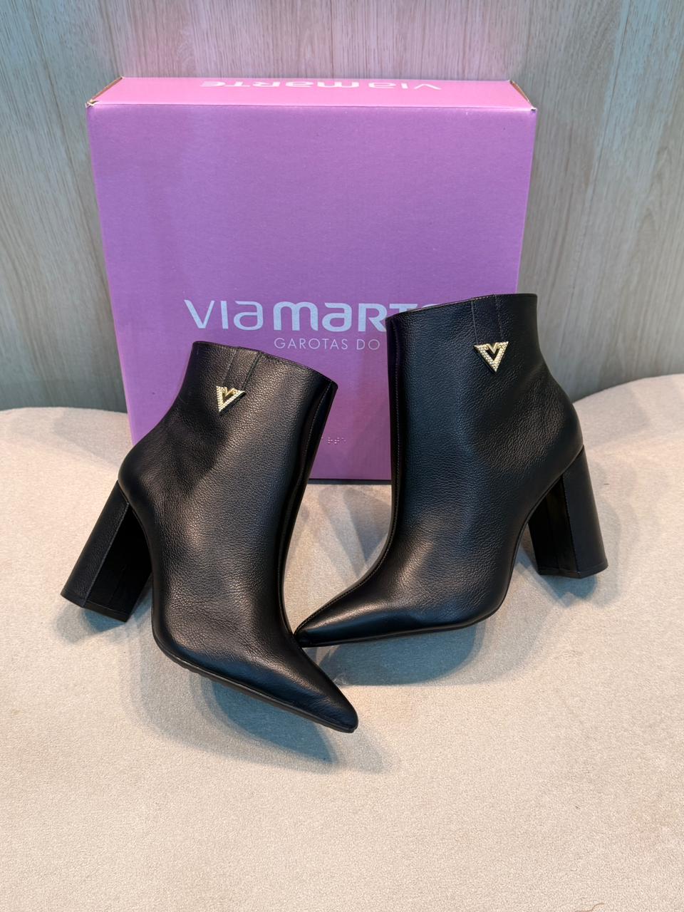 bota ankle boot via marte preta de salto alto bota ankle boot via marte preta de salto alto