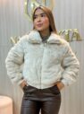 jaqueta teddy feminina off white peluciada com zíper