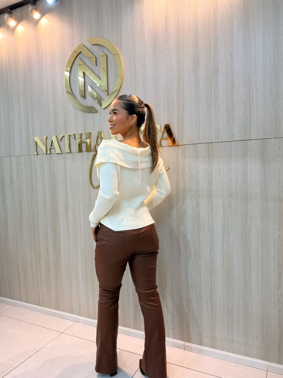 blusa modal gola ampla com zíper bordô blusa modal gola ampla com zíper bordô