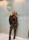 jaqueta bomber feminina suede marrom com bolsos frontais