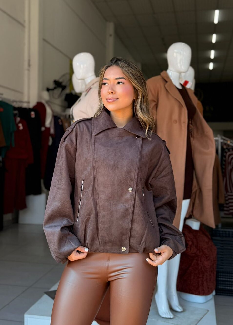 jaqueta feminina biker oversized suede café premium jaqueta feminina biker oversized suede café premium