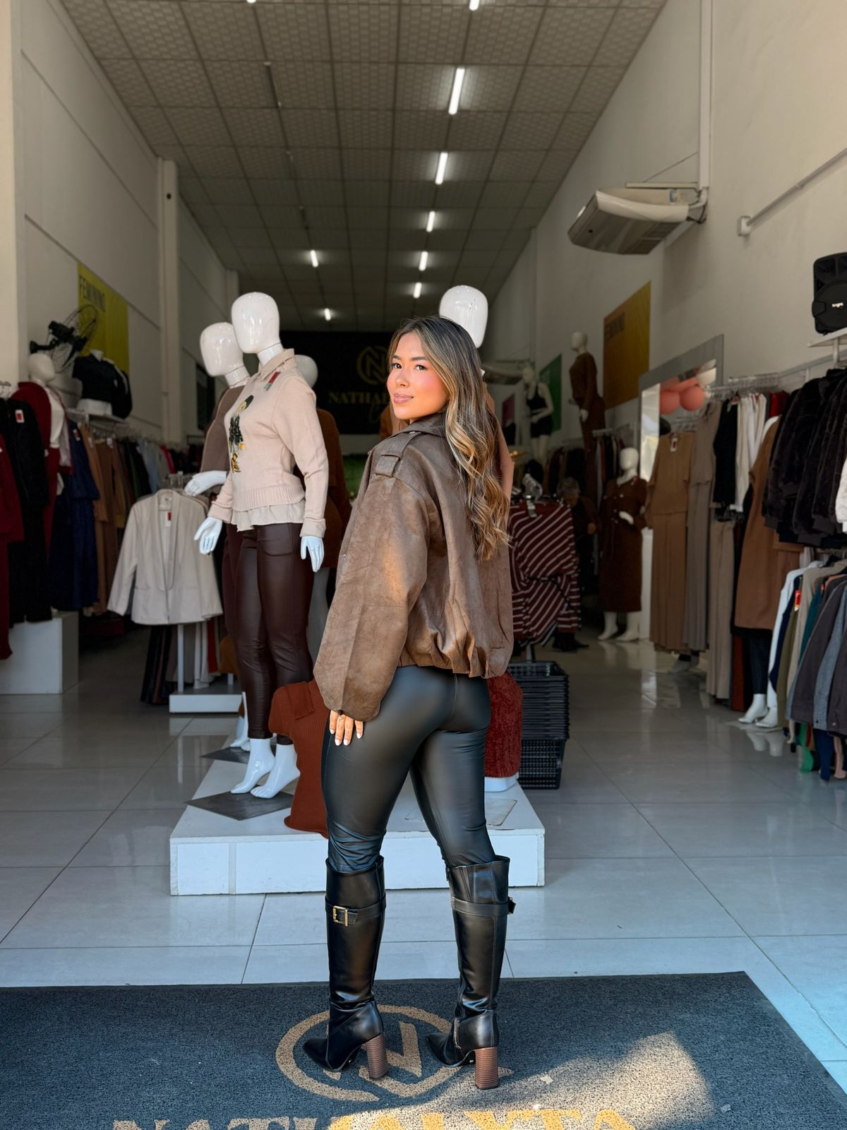 jaqueta feminina biker oversized suede café premium jaqueta feminina biker oversized suede café premium