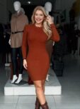 vestido modal canelado caramelo com detalhes nas mangas