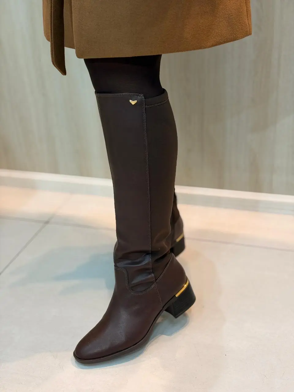 bota cano longo feminina preta salto bloco clássica e confortável bota cano longo feminina preta salto bloco clássica e confortável