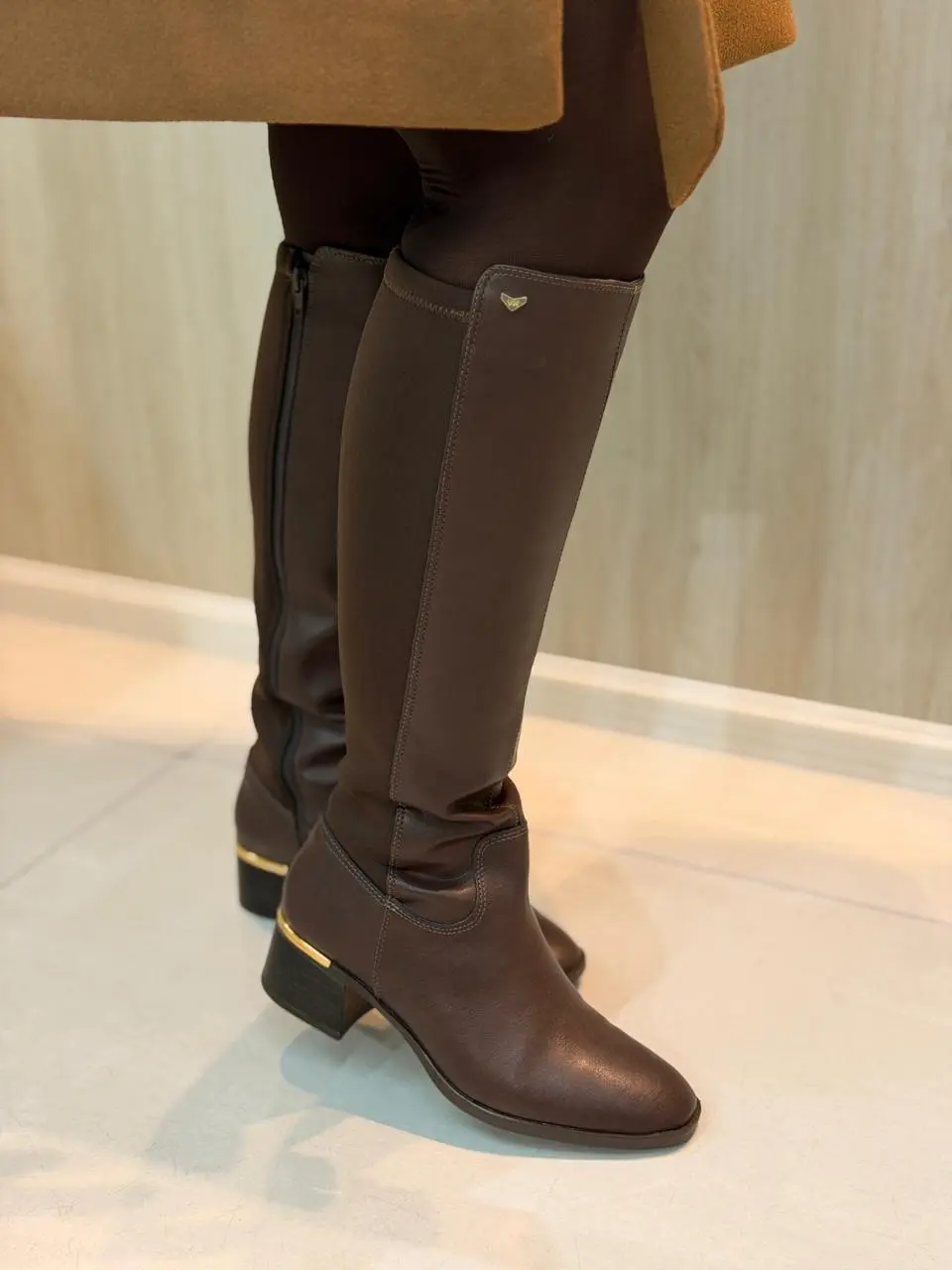 bota cano longo feminina preta salto bloco clássica e confortável bota cano longo feminina preta salto bloco clássica e confortável