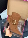 bota dakota preta cano curto salto bloco com detalhes matelassados