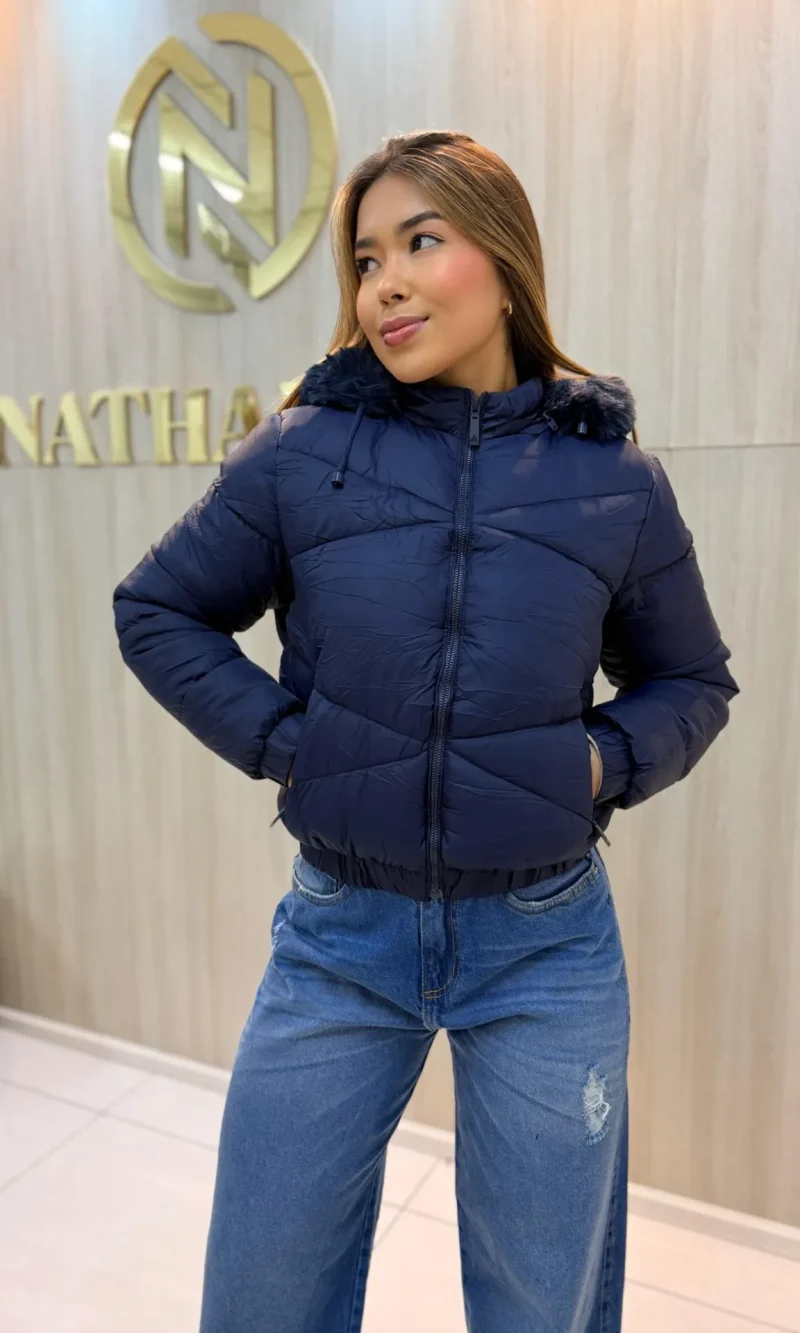 jaqueta puffer feminina forrada com pelo interno off white com capuz