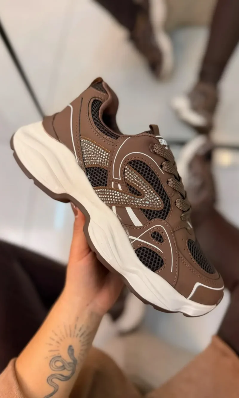 tênis feminino via marte branco esportivo com detalhes metalizados