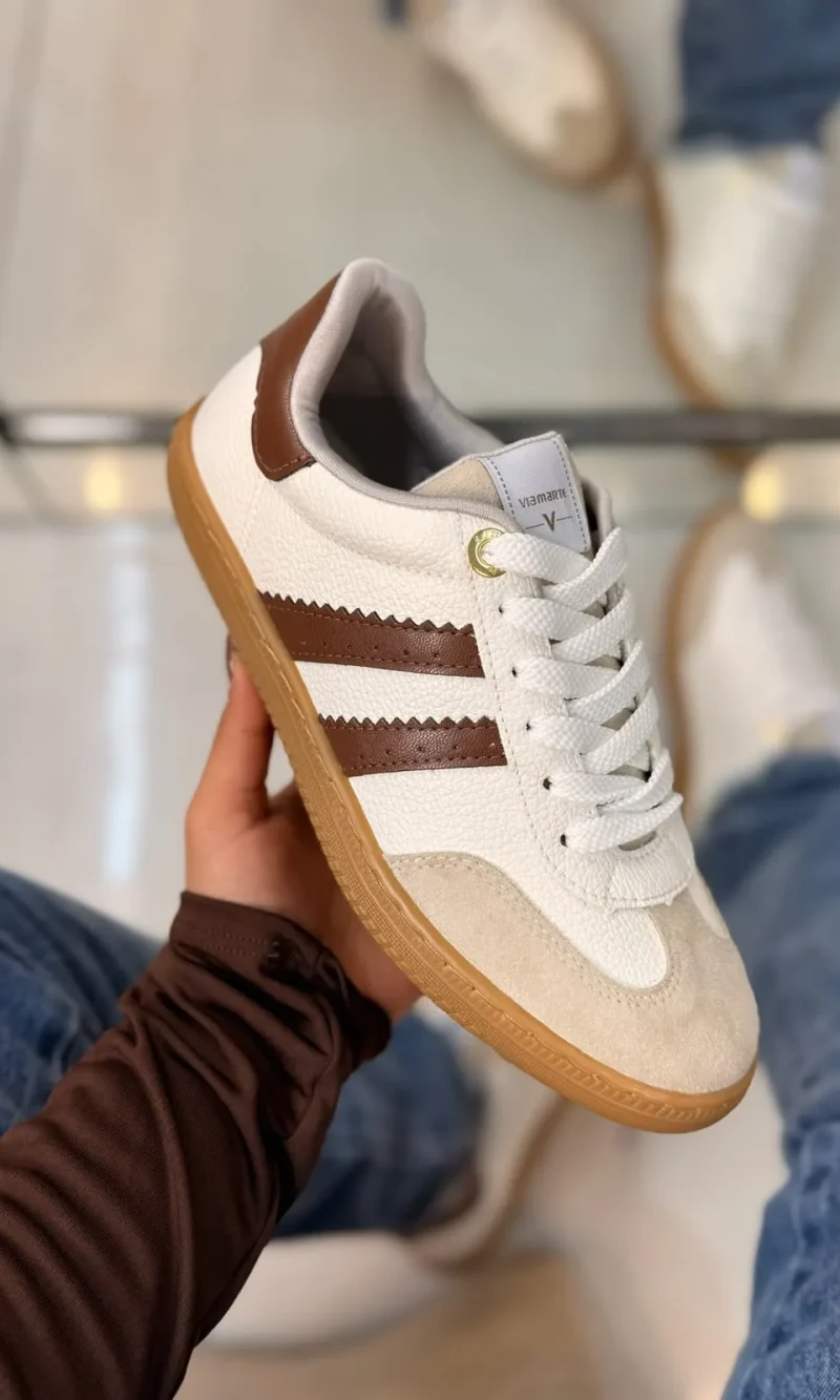 tênis casual feminino via marte branco com detalhes em preto e solado caramelo