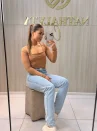 tênis casual feminino via marte branco com detalhes em preto e solado caramelo