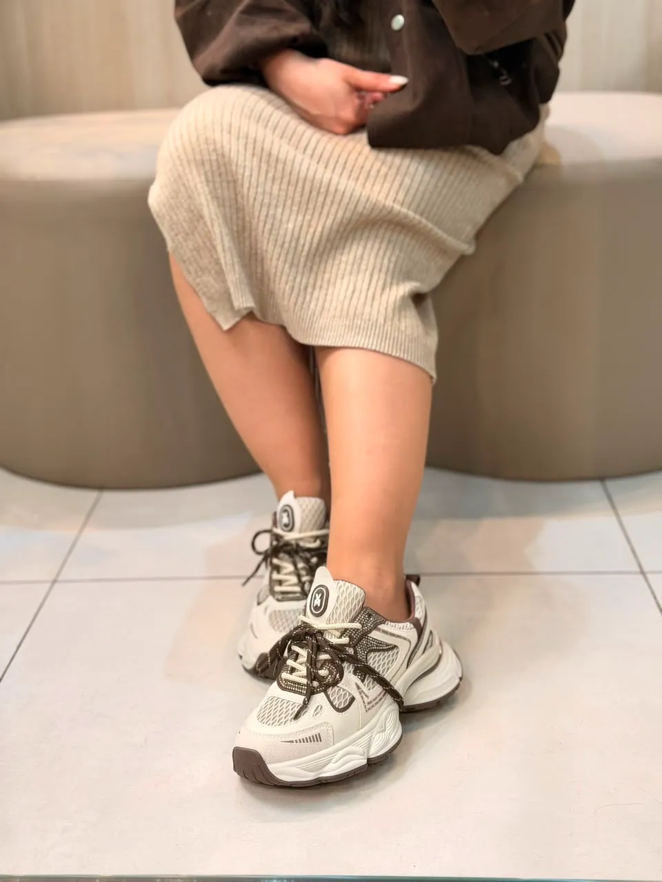 tênis via marte feminino casual chunky branco e marrom